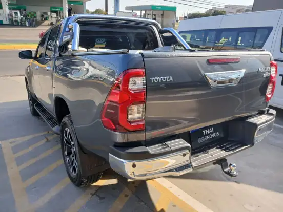TOYOTA-HILUX-2.8 D-4D TURBO DIESEL CD SRX 4X4 AUTOMÁTICO TOYOTA-HILUX-2025