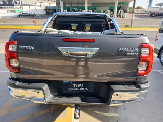TOYOTA-HILUX-2.8 D-4D TURBO DIESEL CD SRX 4X4 AUTOMÁTICO TOYOTA-HILUX-2025