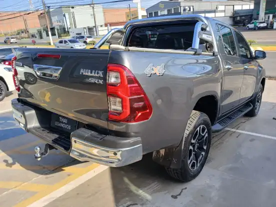 TOYOTA-HILUX-2.8 D-4D TURBO DIESEL CD SRX 4X4 AUTOMÁTICO TOYOTA-HILUX-2025