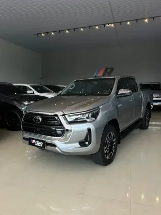 TOYOTA HILUX 2.8 D-4D TURBO DIESEL CD SRX LIMITED 4X4 AUTOMÁTICO