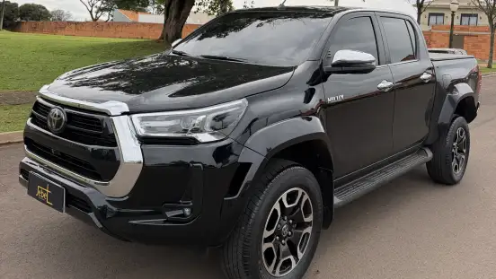 TOYOTA-HILUX-2.8 D-4D TURBO DIESEL CD SRX PLUS 4X4 AUTOMÁTICO TOYOTA-HILUX-2023