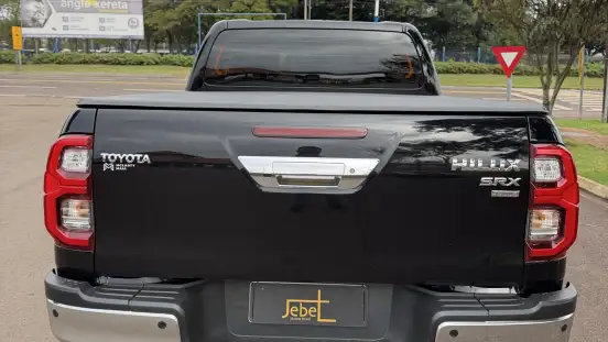 TOYOTA-HILUX-2.8 D-4D TURBO DIESEL CD SRX PLUS 4X4 AUTOMÁTICO TOYOTA-HILUX-2023