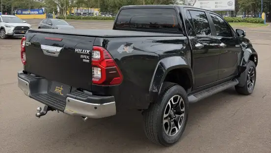 TOYOTA-HILUX-2023