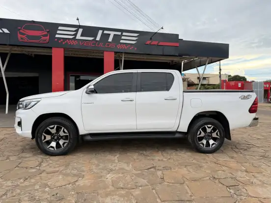 TOYOTA-HILUX-2019