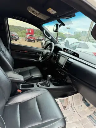 TOYOTA-HILUX-2019