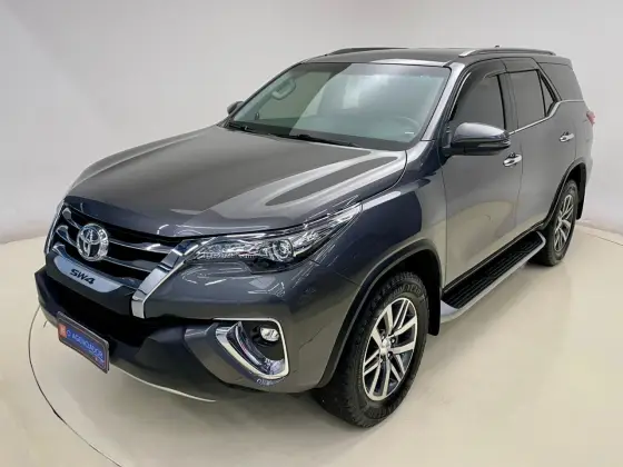 TOYOTA HILUX 2.8 SRX 4X4 CD 16V DIESEL 4P AUTOMÁTICO