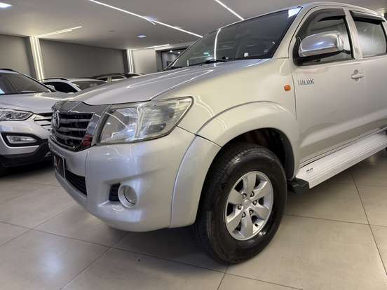TOYOTA-HILUX-2011