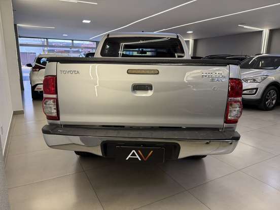 TOYOTA-HILUX-2011