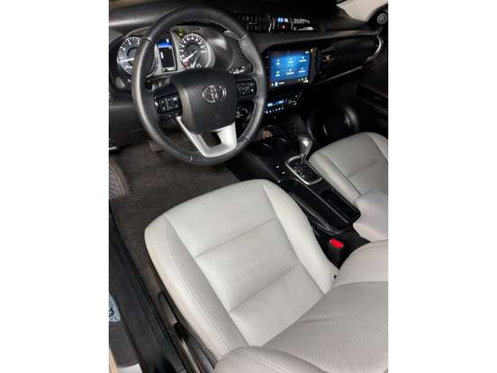 TOYOTA-HILUX-2.8 D-4D TURBO DIESEL CD SR 4X4 AUTOMÁTICO TOYOTA-HILUX-2024
