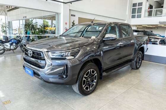 TOYOTA HILUX 2.8 D-4D TURBO DIESEL CD SRV 4X4 AUTOMÁTICO