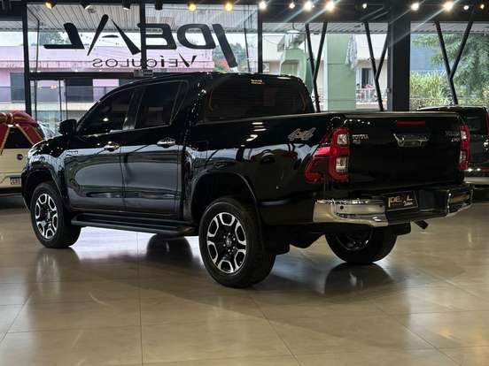 TOYOTA-HILUX-2021