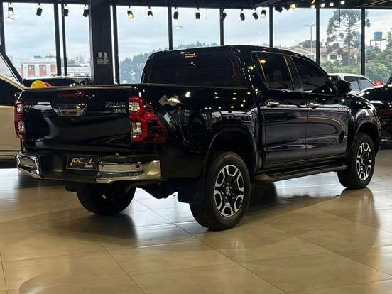 TOYOTA-HILUX-2021