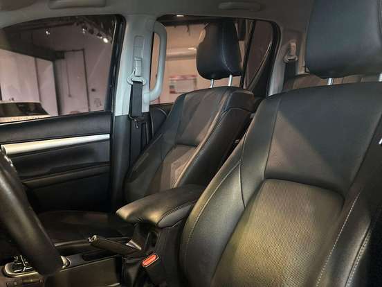 TOYOTA-HILUX-2.8 D-4D TURBO DIESEL CD SRX 4X4 AUTOMÁTICO TOYOTA-HILUX-2021