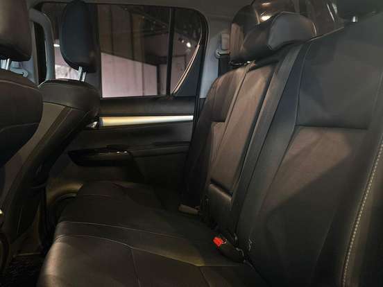 TOYOTA-HILUX-2021