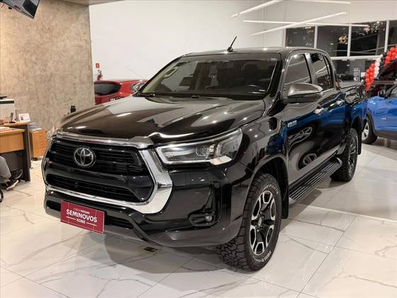 TOYOTA HILUX 2.8 D-4D TURBO DIESEL CD SRX 4X4 AUTOMÁTICO