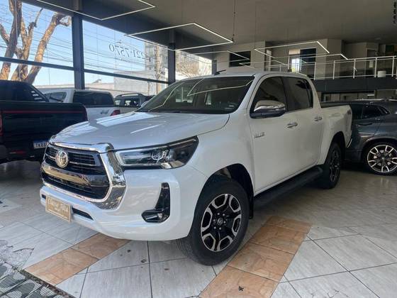 TOYOTA HILUX 2.8 D-4D TURBO DIESEL CD SRX 4X4 AUTOMÁTICO