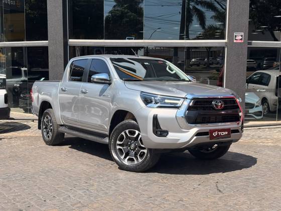 TOYOTA HILUX 2.8 D-4D TURBO DIESEL CD SRX 4X4 AUTOMÁTICO