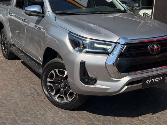 TOYOTA-HILUX-2.8 D-4D TURBO DIESEL CD SRX 4X4 AUTOMÁTICO TOYOTA-HILUX-2021