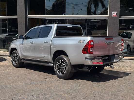 TOYOTA-HILUX-2.8 D-4D TURBO DIESEL CD SRX 4X4 AUTOMÁTICO TOYOTA-HILUX-2021