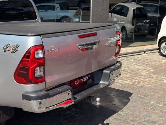 TOYOTA-HILUX-2.8 D-4D TURBO DIESEL CD SRX 4X4 AUTOMÁTICO TOYOTA-HILUX-2021