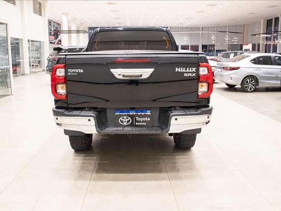 TOYOTA-HILUX-2.8 D-4D TURBO DIESEL CD SRX 4X4 AUTOMÁTICO TOYOTA-HILUX-2022
