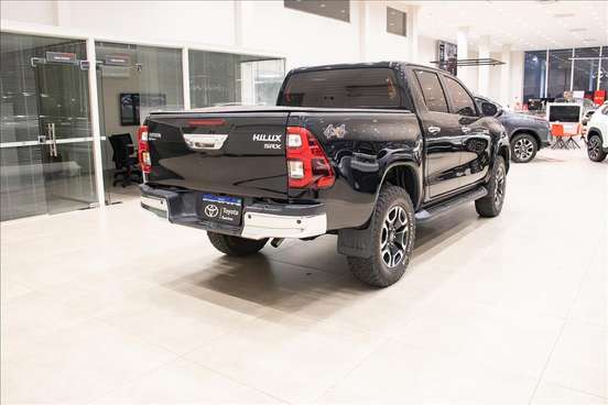 TOYOTA-HILUX-2022