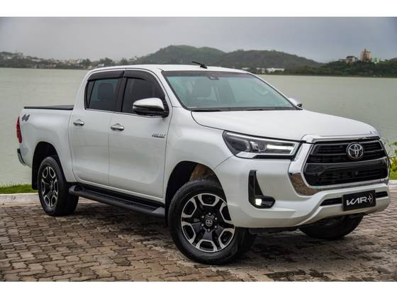 TOYOTA HILUX 2.8 D-4D TURBO DIESEL CD SRX 4X4 AUTOMÁTICO