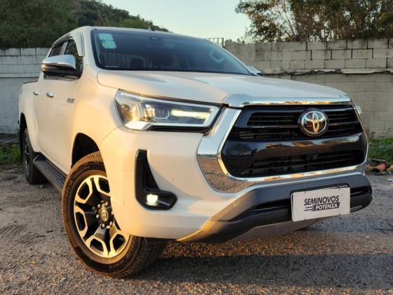TOYOTA HILUX 2.8 D-4D TURBO DIESEL CD SRX 4X4 AUTOMÁTICO