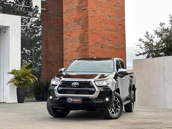 TOYOTA HILUX 2.8 D-4D TURBO DIESEL CD SRX 4X4 AUTOMÁTICO