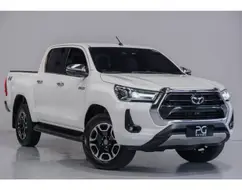 TOYOTA HILUX 2.8 D-4D TURBO DIESEL CD SRX 4X4 AUTOMÁTICO TOYOTA HILUX 2.8 D-4D TURBO DIESEL CD SRX 4X4 AUTOMÁTICO