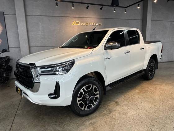 TOYOTA HILUX 2.8 D-4D TURBO DIESEL CD SRX 4X4 AUTOMÁTICO