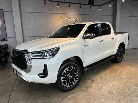 TOYOTA-HILUX-2.8 D-4D TURBO DIESEL CD SRX 4X4 AUTOMÁTICO TOYOTA-HILUX-2022