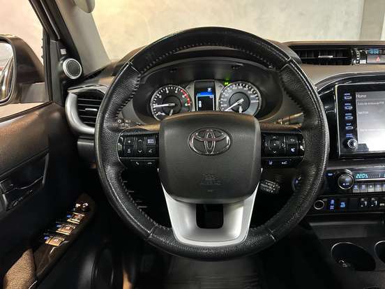TOYOTA-HILUX-2022
