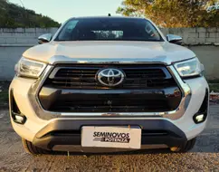 TOYOTA HILUX 2.8 D-4D TURBO DIESEL CD SRX 4X4 AUTOMÁTICO TOYOTA HILUX 2.8 D-4D TURBO DIESEL CD SRX 4X4 AUTOMÁTICO