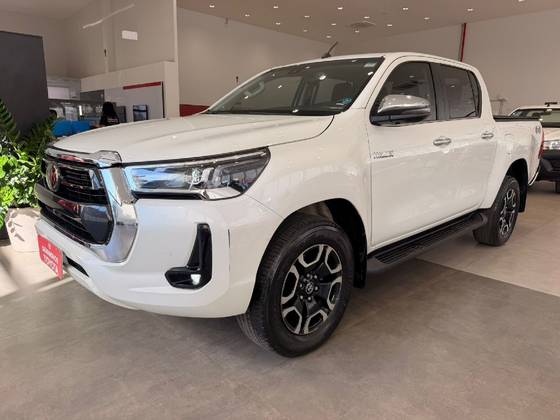 TOYOTA HILUX 2.8 D-4D TURBO DIESEL CD SRX 4X4 AUTOMÁTICO