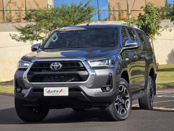 TOYOTA HILUX 2.8 D-4D TURBO DIESEL CD SRX 4X4 AUTOMÁTICO