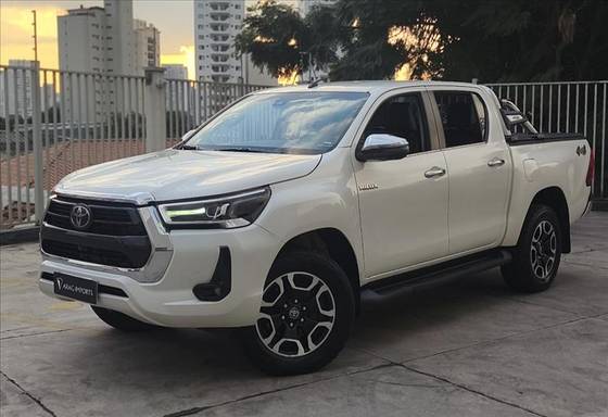 TOYOTA HILUX 2.8 D-4D TURBO DIESEL CD SRX 4X4 AUTOMÁTICO