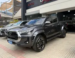 TOYOTA HILUX 2.8 D-4D TURBO DIESEL CD SRX PLUS 4X4 AUTOMÁTICO TOYOTA HILUX 2.8 D-4D TURBO DIESEL CD SRX PLUS 4X4 AUTOMÁTICO