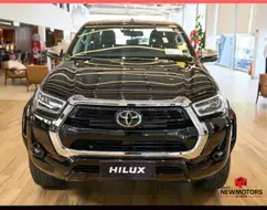 TOYOTA HILUX 2.8 D-4D TURBO DIESEL CD SRX PLUS 4X4 AUTOMÁTICO TOYOTA HILUX 2.8 D-4D TURBO DIESEL CD SRX PLUS 4X4 AUTOMÁTICO