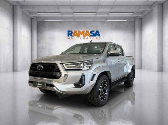 TOYOTA HILUX 2.8 D-4D TURBO DIESEL CD SRX PLUS 4X4 AUTOMÁTICO