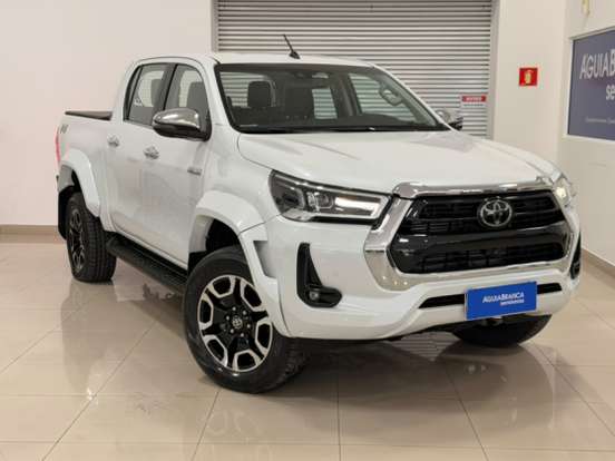 TOYOTA-HILUX-2025