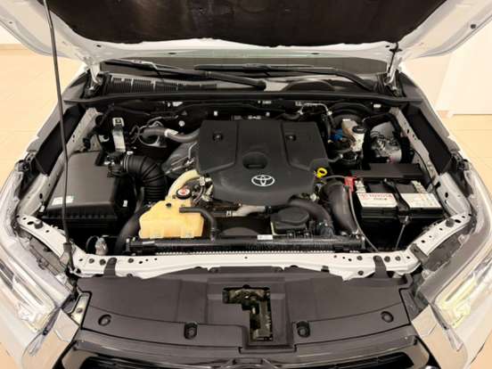 TOYOTA-HILUX-2.8 D-4D TURBO DIESEL CD SRX PLUS 4X4 AUTOMÁTICO TOYOTA-HILUX-2025