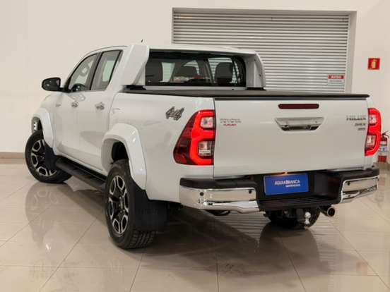 TOYOTA-HILUX-2.8 D-4D TURBO DIESEL CD SRX PLUS 4X4 AUTOMÁTICO TOYOTA-HILUX-2025