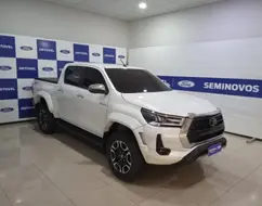 TOYOTA HILUX 2.8 D-4D TURBO DIESEL CD SRX PLUS 4X4 AUTOMÁTICO TOYOTA HILUX 2.8 D-4D TURBO DIESEL CD SRX PLUS 4X4 AUTOMÁTICO
