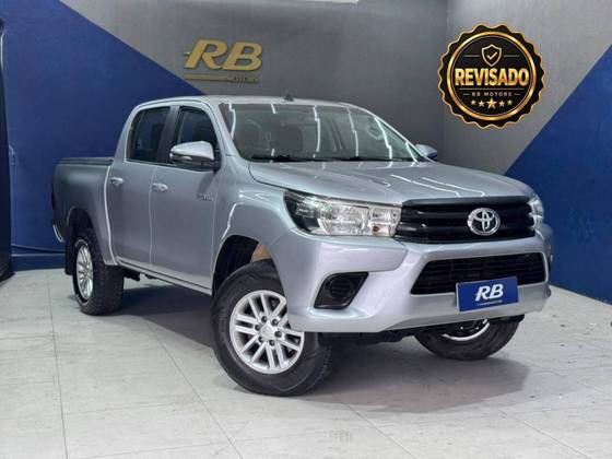TOYOTA HILUX 2.8 STD 4X4 CD 16V DIESEL 4P MANUAL