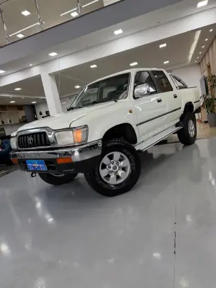 TOYOTA HILUX 3.0 SRV 4X4 CD 16V TURBO DIESEL 4P MANUAL