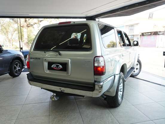 TOYOTA-HILUX-2002