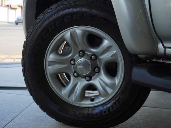 TOYOTA-HILUX-2002