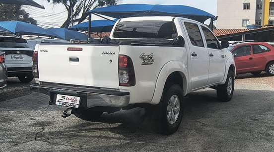 TOYOTA-HILUX-2010