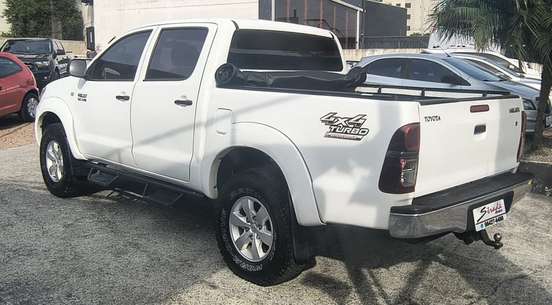 TOYOTA-HILUX-2010